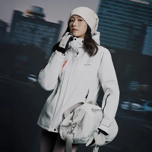 ▲衝鋒衣指防風、防水、透氣耐磨的機能外套，而ONE BOY的衝鋒衣還能一鍵智能升溫保暖。（圖／ONE BOY提供）