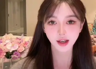 葉珂直播突傳嬰兒哭聲！遭猜是黃曉明女兒 她自稱單親媽需還貸