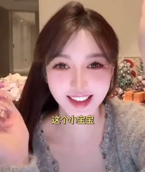 ▲葉珂直播帶貨頻傳出嬰兒哭聲。（圖／微博@芒果媽媽）