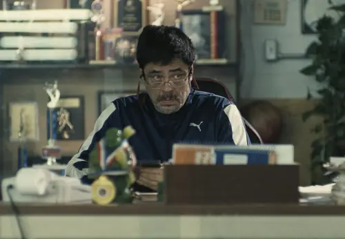 ▲班尼西歐戴托羅在《一戰再戰》只出場13分鐘就拿下紐約影評人協會最佳男配角獎，奧斯卡呼聲也不低。（圖／摘自IMDb）