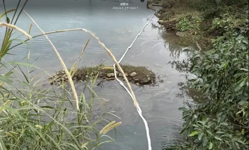 ▲台灣自來水公司今（3）日表示，已全面停止取用河水並加強沿線巡查，將從新山淨水場調度每日支援約1萬噸水量，經評估整體調度支援後，現階段尚可維持約10日供水，暫無影響供水情形。（圖／台水提供）