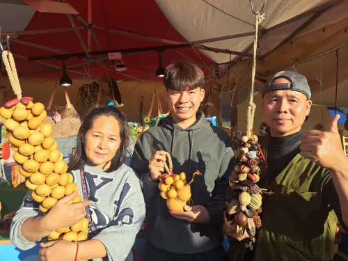 ▲「咪古手作」品牌負責人張春月，創作富有生命力的居家擺飾。（圖／業者提供）