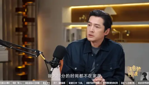 ▲胡歌家庭近況曝光　首次承認第2胎是男寶（圖／陳魯豫Luyu Chan YouTube）