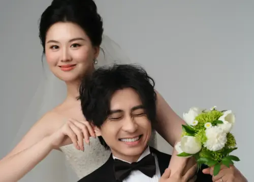 ▲中國知名遊戲網紅「小明劍魔」今年5月曾與老婆伊倫在直播中爆發激烈爭執，兩人一度分居，男方卻在昨日曬出一系列婚紗照。（圖／小明劍魔bilibili）