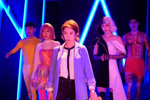 ▲《何百芮的地獄戀曲》宣告將於2026年開春正式回歸（左起阿KEN、孫可芳、郭書瑤、鍾瑶、詹懷雲）（彼此影業 提供）