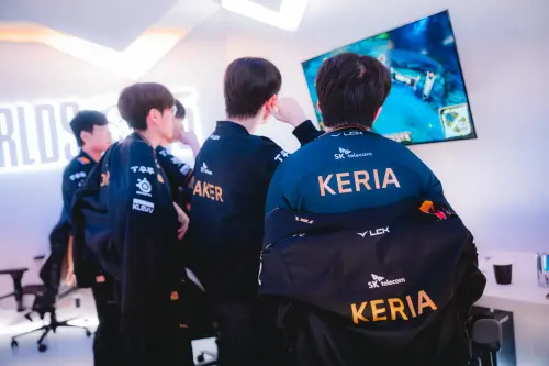 ▲過去英雄聯盟戰隊賽後檢討都是在結果出爐後才進行，在即時戰術調整上自然受到限制。（圖／LoL Esports flickr）