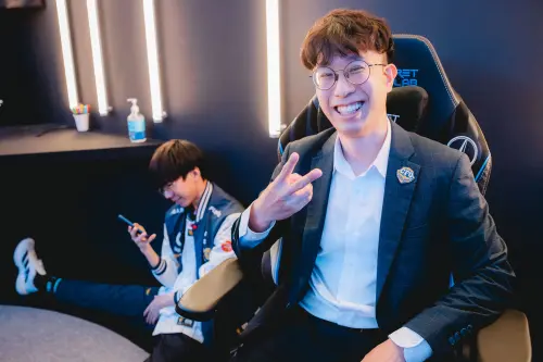 ▲教練開麥功能上線之後，擅場鼓舞選手的CFO教練Chawy，或許能更進一步影響比賽內容。（圖／LoL Esports flickr）