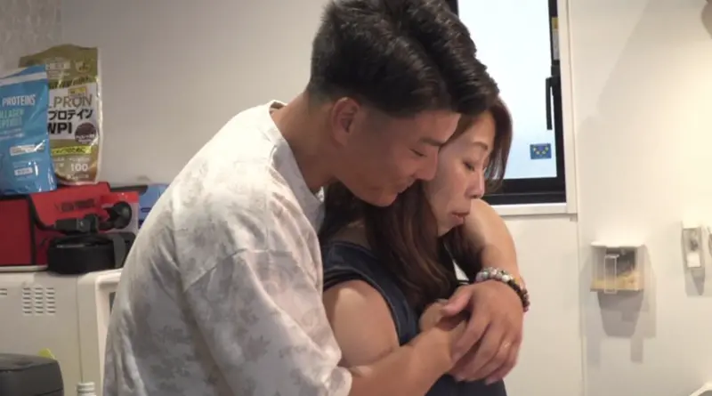 他一見鍾情同學媽！癡情日男娶回童年女神　相差21歲寫逆天姐弟戀