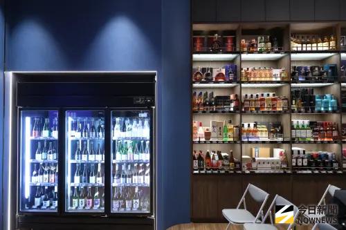 ▲黑松公司首度跨足實體通路事業，第一間酒類專賣店「黑松酒覓」於今（3）日正式開幕。（圖／記者陳明安攝）