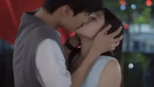 ▲預告中陳妍希與周柯宇有多場吻戲片段。（圖／騰訊視頻 YouTube）