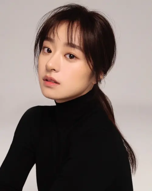 ▲▼許莉廷文化大學畢業照被盛讚「最美畢業生」。（圖／許莉廷IG@litingxuuu）