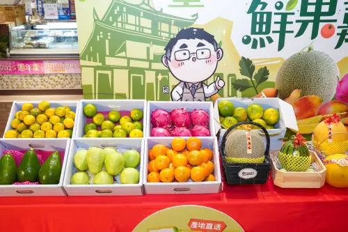 ▲冠軍洋香瓜、香甜清脆芭樂、鮮紅火龍果與多汁柑橘皆受消費者喜愛。（圖／遠百提供）