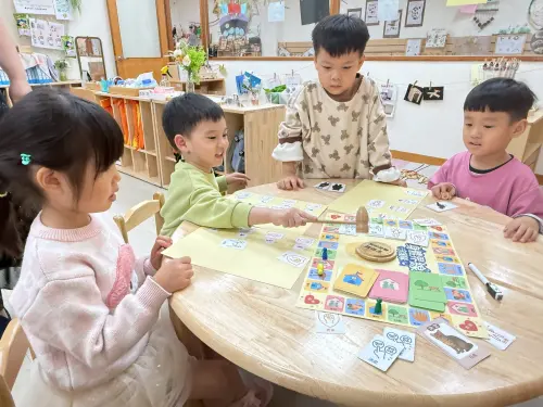 從「有人拉我衣服」練起！北市幼兒「開玩」性平桌遊保護身體界線
