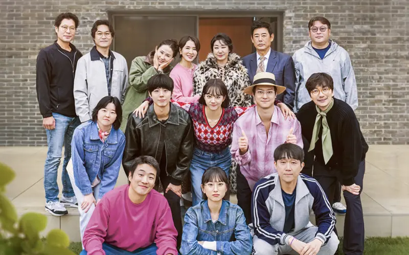 《1988》10週年綜藝12/19開播！復刻雙門洞海報　柳俊烈現身預告