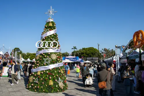 People from home and abroad visit the European-style Christmas market held in Taipei. (Official Site, German Trade Office Taipei)