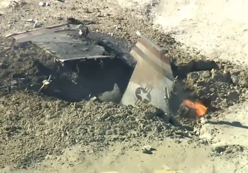 影／美國F-16C戰機訓練時墜毀！殘骸燒成焦灰　機師驚險逃生
