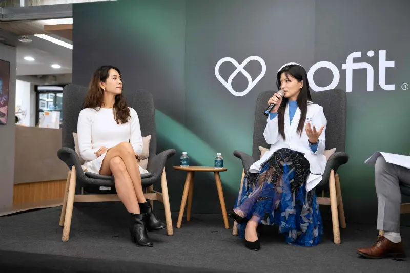 ▲ Cofit Club 邀請知名網紅林萱（圖左）與台北初日診所副院長鄧雯心醫師（圖右）跨界對談。（圖／初日診所）