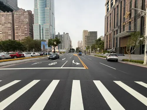 讓亞灣區通行更便捷　高市中華五路、成功二路增設左轉道
