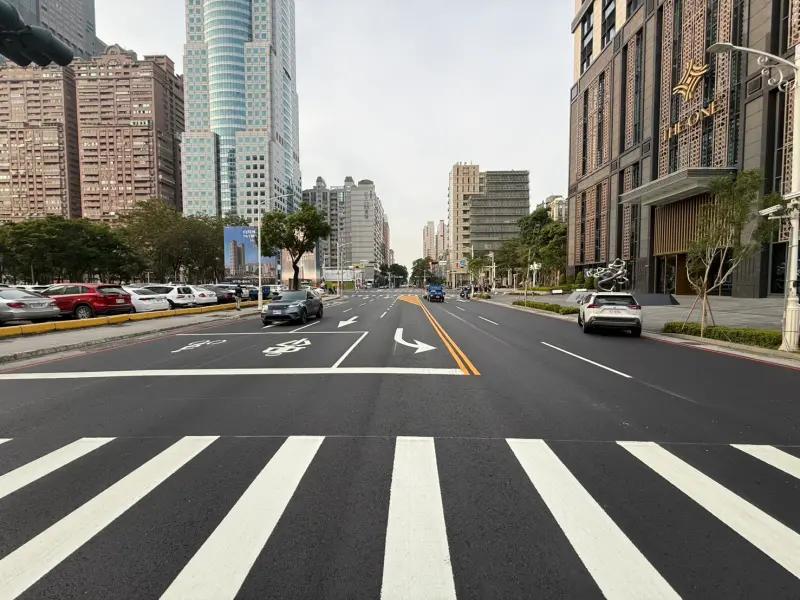 讓亞灣區通行更便捷　高市中華五路、成功二路增設左轉道