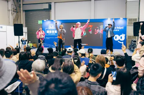 ▲知名插畫家 恐龍的房間 與現場粉絲熱情互動。（圖／主辦單位提供）