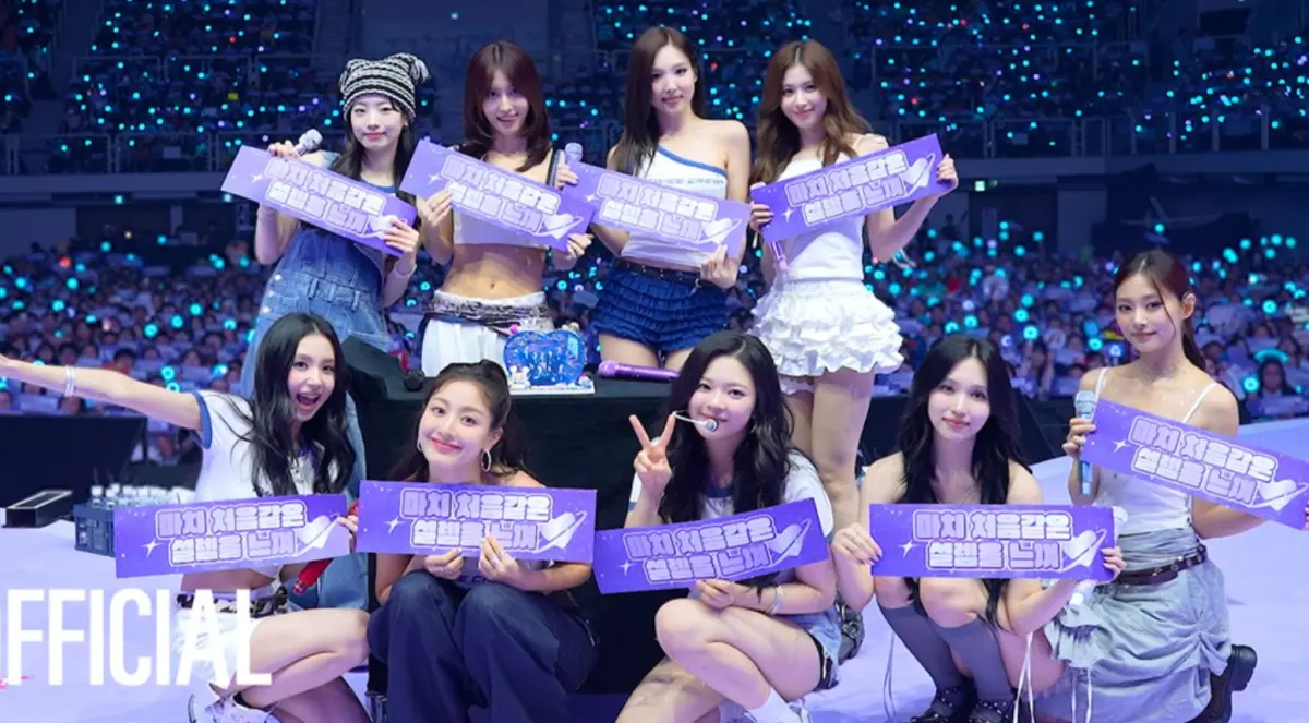 ▲TWICE香港演唱會宣布照常舉行，公司JYP表示，TWICE團隊會捐出100萬港幣協助賑災，粉絲團則宣布演唱會第1天的應援燈海取消。（圖／TWICE X@JYPETWICE）