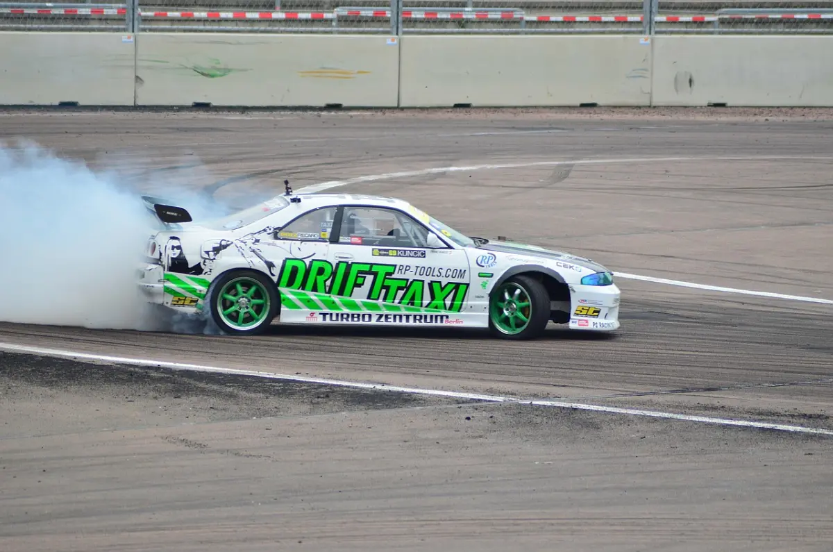 ▲日本法務省準備修法，正式將飄移甩尾列為危險駕駛罪，最高可判20年有期徒刑，預計將對駕駛起到嚇阻作用。（示意圖／翻攝自Pixabay）