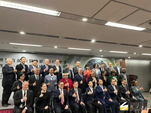 ▲智捷醫學科技發表全球創新的AI醫療影像3D標準化成果與MR應用，並宣布多項跨國合作。（圖／記者張乃文攝）