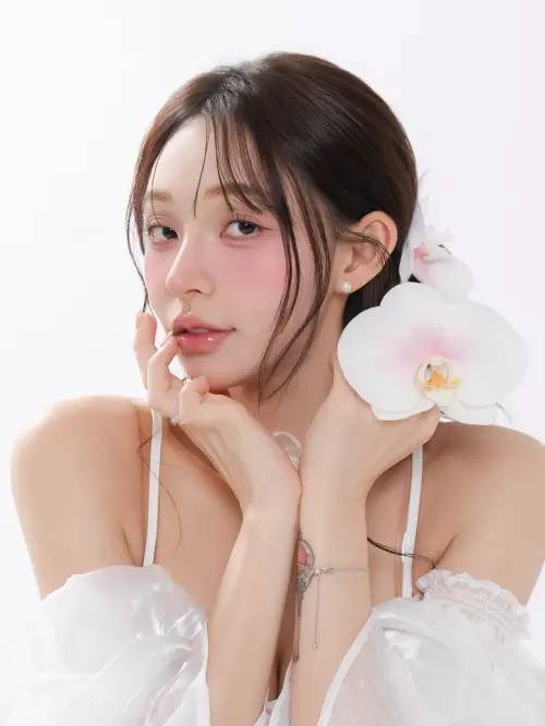 ▲▼林襄不再走過度性感的路線，風格丕變依然博得好評價。（圖／林襄IG@95_mizuki）