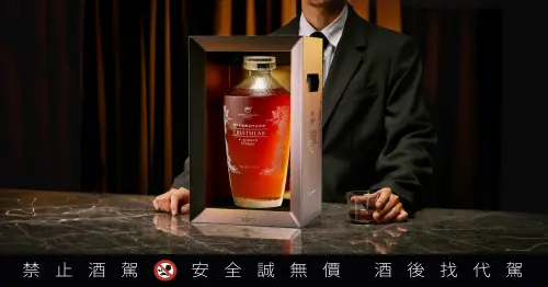 ▲3.5L創世者桶陳金門高粱酒」擁有更高的陳年潛力，無論展示、收藏或贈禮都極具份量與話題性，誠意與心意十足。(圖/黑松提供)