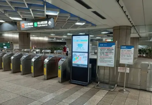 北捷開放刷手機進站！明年1月啟用QR乘車碼、7月起信用卡嘛也通
