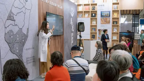 ▲中醫師聯袂帶來多場全方位健康講座，現場互動熱絡。(馬光中醫提供)