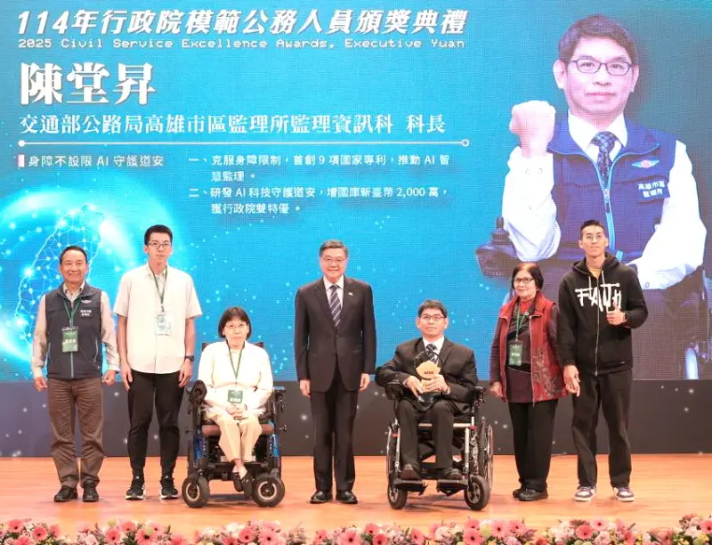 身障不受限守護道安！高雄市區監理所陳堂昇獲行政院模範公務人員