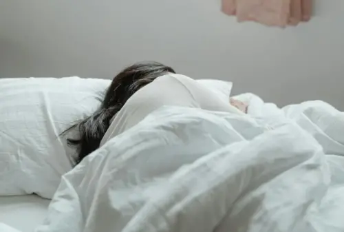 ▲今年冬至當天，柯柏成建議在晚上11點之前躺平睡覺，讓身體迎接一陽來復的能量。（示意圖／Pexels）