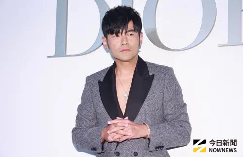 周杰倫粉絲捧大珍奶、專輯卡位9小時！讚「網球王子好帥」討歡心
