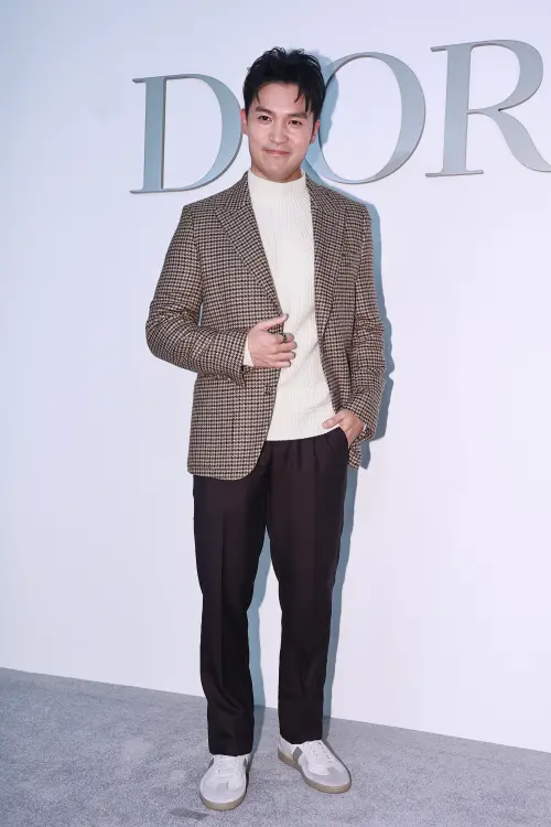 ▲國際小提琴家陳銳穿上千鳥格外套，透露喜歡在傳統感中找到現代風格。（圖／記者葉政勳攝）