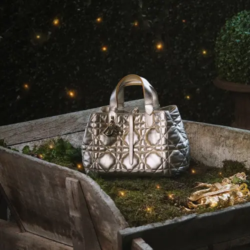 ▲Dior全新節慶裝置以奇幻花園為靈感。（圖／Dior dior.com）