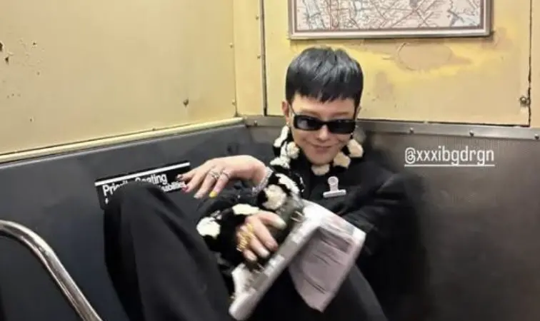 GD紐約地鐵腳踩座椅還佔位！不雅行徑挨轟 韓媒揭逼真布景超震撼