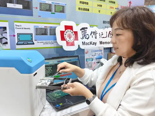 馬偕導入「藥錠AI辨識機」！裸藥錠2秒可判讀200顆
