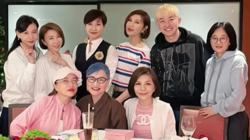 利菁一張聚餐照含金量爆表！6大天后罕見同框　一個比一個還大咖