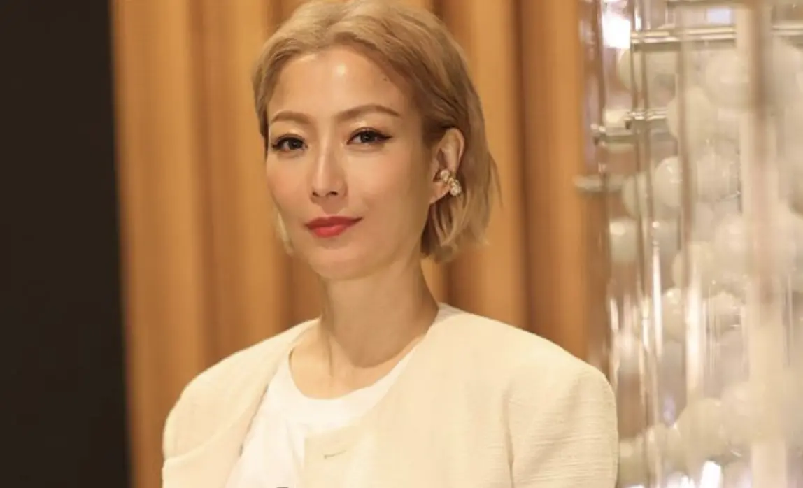 香港天后鄭秀文祈禱大火災情！遭出征沒捐款 她怒回早匯款400萬