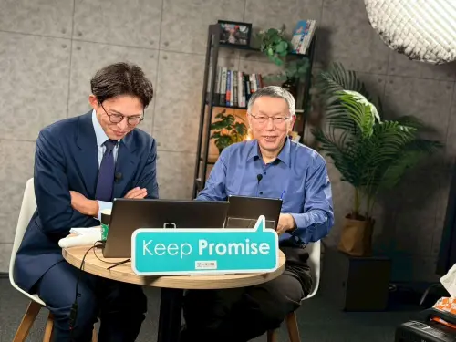 合體直播！柯文哲笑黃國昌「爐主」　預言民眾黨未來最大危機
