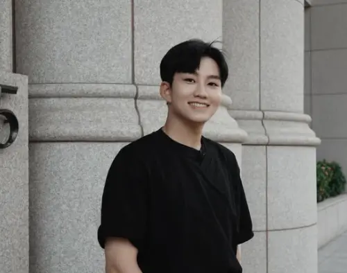 ▲Joeman（如圖）畢業於國立交通大學（現為陽明交通大學）電子工程學系，畢業後曾任科技公司產品經理，轉戰自媒體後，人氣不斷攀升。（圖/IG@Joeman）