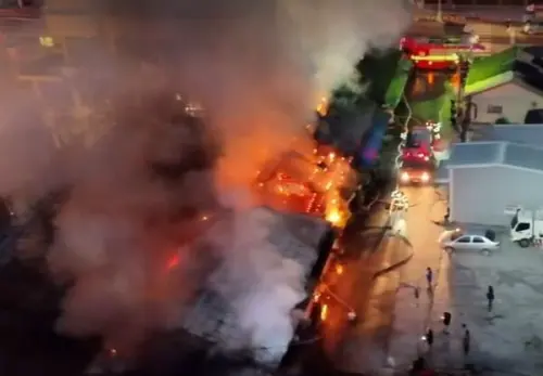 快訊／彰化爌肉飯名店清晨突起火！火光四射　整排房子全遭殃
