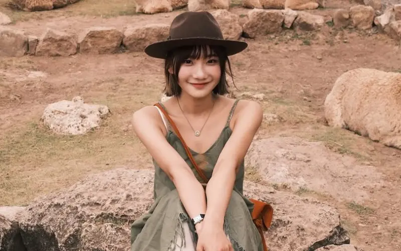 ▲愛莉莎莎日前到杜拜留學，近日發文竟被發現定位在中國，社群還因此慘遭網友洗版，讓她忍無可忍怒反擊：「這也能獵巫」。（圖／愛莉莎莎IG@goodalicia）