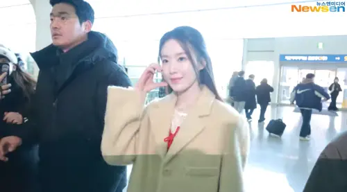 ▲▼舒華抵達仁川機場，準備前往高雄。（圖／翻攝自뉴스엔·Newsen YouTube）