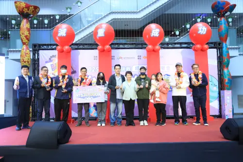 難瘦哭哭！盧秀燕這原因「代班」鄭照新　親主持星燃計畫成果發表
