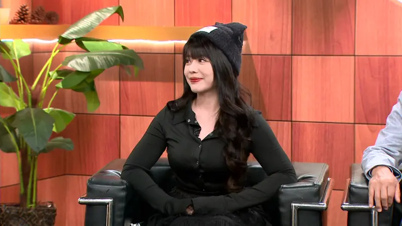 ▲歌手林吟蔚（如圖）在節目中分享爸爸安迪離世前的習慣，同時分享自己因為卵巢數值低下，今年決定凍卵，讓未來的自己多一份選擇與保障。（圖／年代提供）