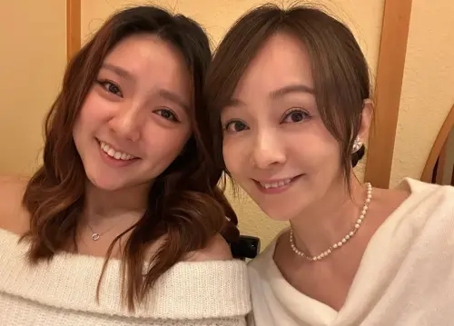 ▲季芹（左）與王仁甫到日本為愛女樂樂（右）慶祝19歲生日。（圖／季芹IG@chin_chin416）