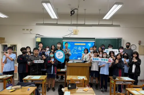 富邦公益平台成果亮眼　志工深入校園、視障陪跑員首登臺北馬
