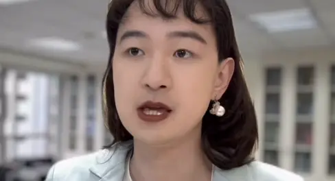 徐薇兒子長大了！江大成扮母30年前清純樣 被讚：不只模仿還超越